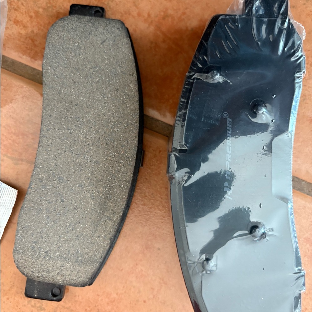 Brake Components - 3 Pads - Picture 2 of 4